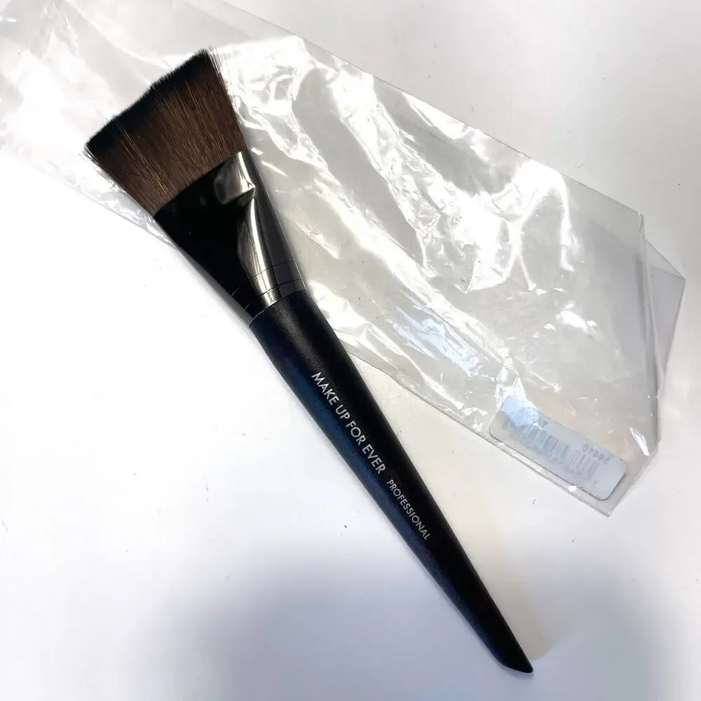 MAKE UP FOR EVER New Body Foundation Brush Medium 410 Straight